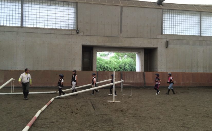 乗馬クラブのこどもたちが巨大迷路？（大阪市/鶴見緑地乗馬苑）